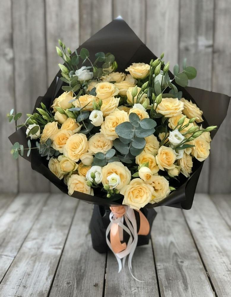 Букет цветов из: Розы и Лизиантусы в Оби