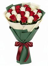Букет Микс из красных и белых роз в Оби