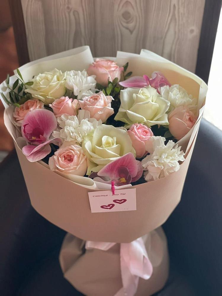 Букет цветов из: Орхидеи, Розы и Гвоздики в Оби