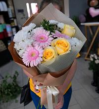 Букет цветов из:  Герберы, Розы и Хризантемы в Оби