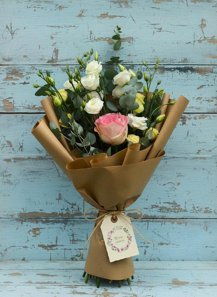 Букет цветов из: Розы и Лизиантусы в Оби