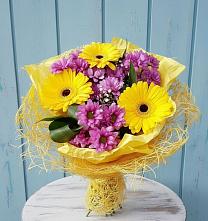Букет цветов из:  Хризантемы и Герберы в Оби