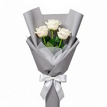 Букет 3 белые розы в Оби