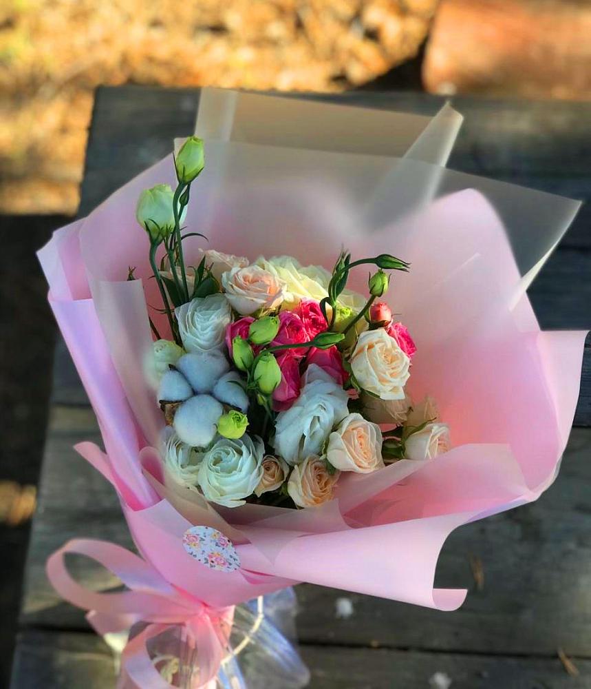 Букет цветов из: Розы и Лизиантусы в Оби