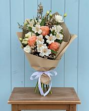 Букет цветов из:  Альстромерии, Лизиантусы, Розы и Хризантемы в Оби