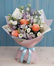 Букет цветов из:  Лизиантусы, Розы, Альстромерии и Гипсофила в Оби