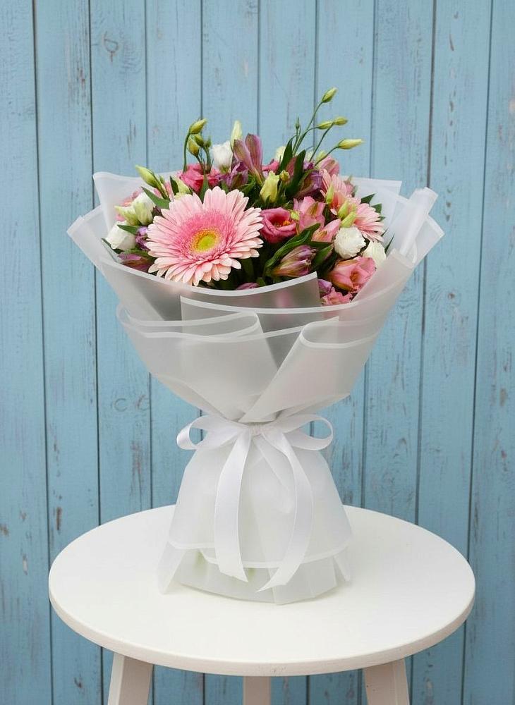 Букет цветов из: Герберы, Альстромерии и Лизиантусы в Оби