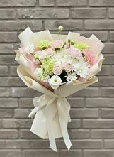 Букет цветов из:  Гвоздики, Розы, Лизиантусы и Хризантемы в Оби