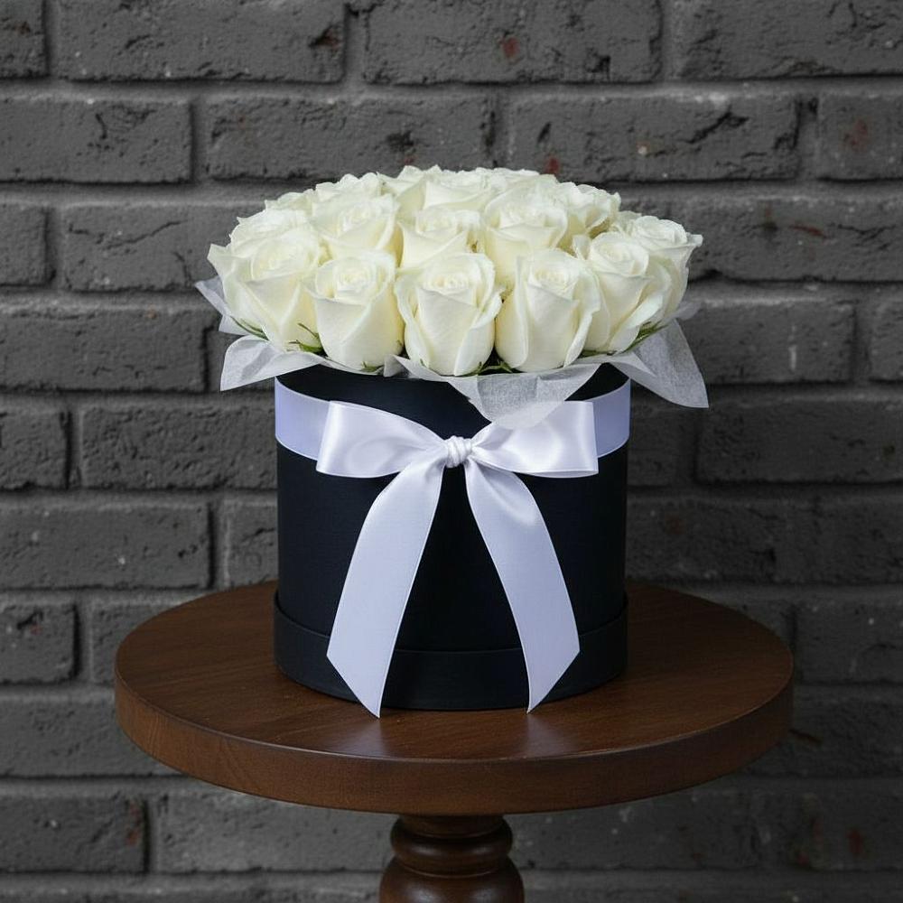 Цветочная композиция из Розы в шляпной коробке в Оби