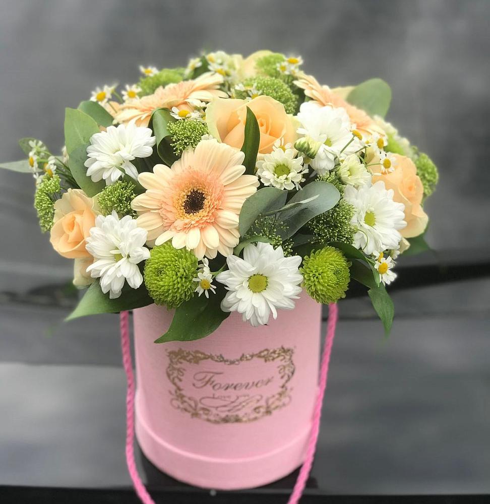 Цветочная композиция из Розы, Герберы и Хризантемы в шляпной коробке в Оби