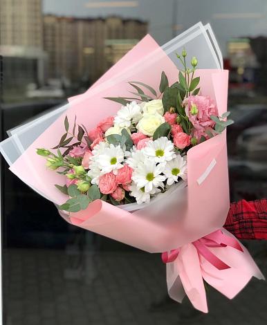 Букет цветов из: Розы, Лизиантусы и Хризантемы в Оби