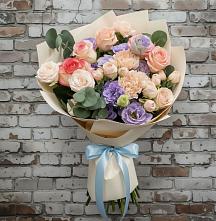 Букет цветов из:  Розы, Лизиантусы и Гвоздики в Оби