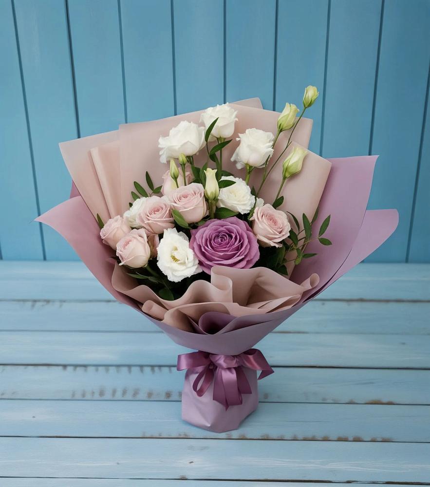 Букет цветов из: Розы и Лизиантусы в Оби